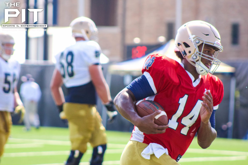 DeShone Kizer runs the ball during Wednesday's Notre Dame practice. Photos by Stephanie Sokol/The Pit