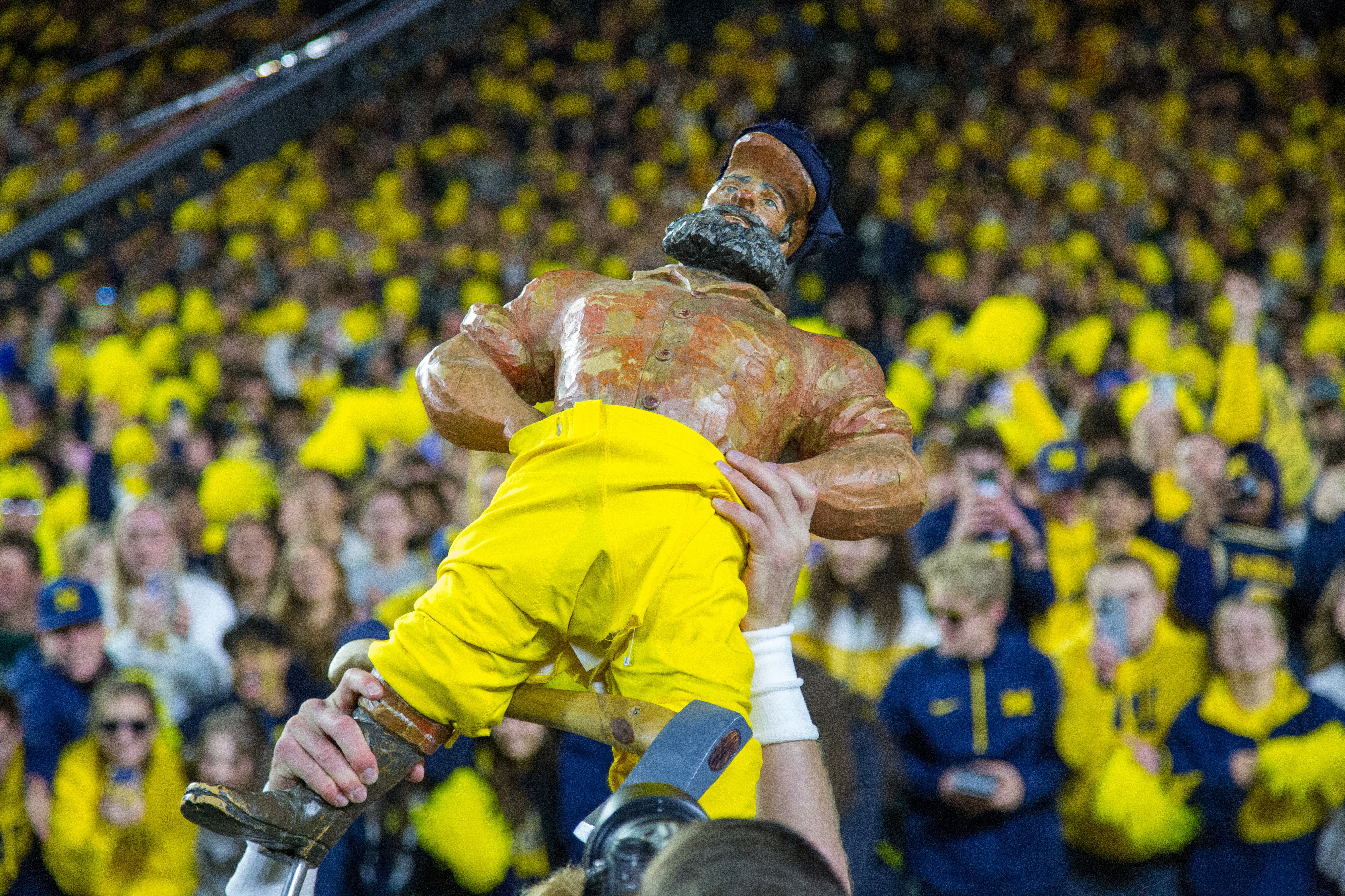 Family Feud: Michigan Overcomes Early Jitters In 24-17 Win Over…