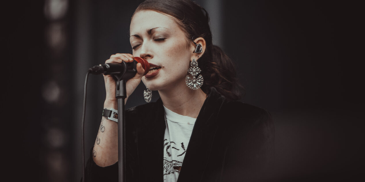 Violet Grohl performs on the Riot Stage on the first day of Riot Fest in Chicago. (Damien Dennis/TPM)