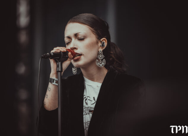 Violet Grohl performs on the Riot Stage on the first day of Riot Fest in Chicago. (Damien Dennis/TPM)